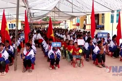 Mượn trụ sở UBND xã để tổ chức khai giảng nơi vùng lũ Mường Luân