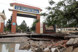 Quyên góp, hỗ trợ học sinh vùng lũ để các em sớm trở lại học tập