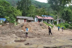 Lễ khai giảng tại điểm trường bị lũ quét ở Thanh Hóa