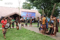 Khai thác lợi thế đa văn hóa phát triển kinh tế - xã hội vùng đồng bào dân tộc thiểu số