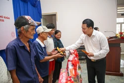 Ấm áp nghĩa tình nơi biên giới những ngày giáp Tết