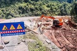 Hoàn thành 50% khối lượng sửa chữa Quốc lộ 15D lên Cửa khẩu quốc tế La Lay