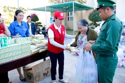 Hội chợ 0 đồng Xuân Bính Ngọ 2026 đến với người nghèo Lâm Đồng