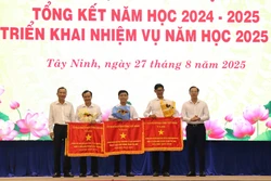 Lá cờ đầu ngành giáo dục Tây Ninh