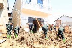 500 cán bộ, chiến sĩ hỗ trợ người dân xã Chiềng Sơ khắc phục hậu quả thiên tai