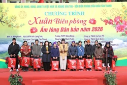 Nghĩa tình Xuân trên mọi nẻo quê hương