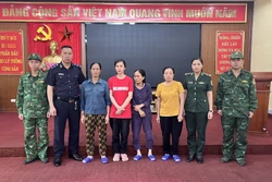 Bắt giữ nhóm đối tượng vận chuyển trái phép số lượng lớn ngoại tệ qua biên giới