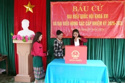 Bầu cử Quốc hội và HĐND: Rộn ràng ngày hội bầu cử sớm ở xã miền núi biên giới Trường Sơn (Quảng Trị)