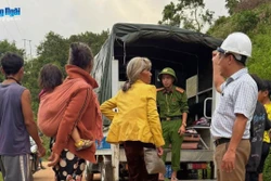 Di dời khẩn cấp 113 hộ dân Tây Trà Bồng do nứt núi