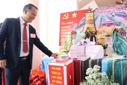 Đại hội đảng bộ xã không nhận hoa, kêu gọi ủng hộ chương trình phát triển cây trồng