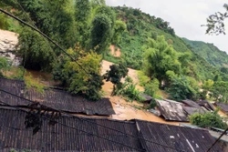 Sơn La: Mưa lũ khiến một số bản bị cô lập, nhiều hộ dân phải di dời khẩn cấp