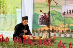 Đồng bào Cống nơi biên giới Nậm Kè vui Tết Hoa mào gà