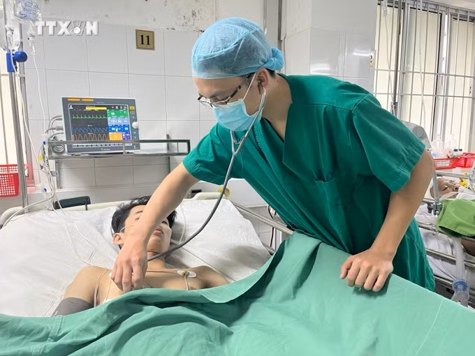 vna_potal_benh_vien_da_khoa_trung_uong_can_tho_cuu_song_benh_nhan_da_chan_thuong_nguy_kich_7452052.jpg