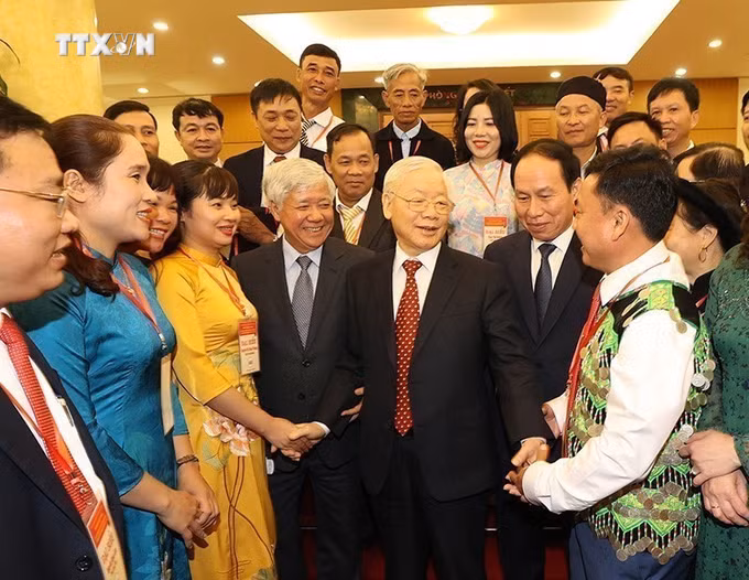 vna_potal_trao_tang_huan_chuong_sao_vang_cho_tong_bi_thu_nguyen_phu_trong_7489785.jpg