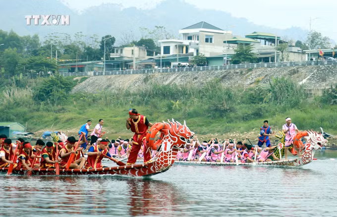 vna_potal_van_hoa_soi_duong_soi_noi_hoi_dua_thuyen_truyen_thong_tren_song_lo_xuan_giap_thin_2024_7224176.jpg