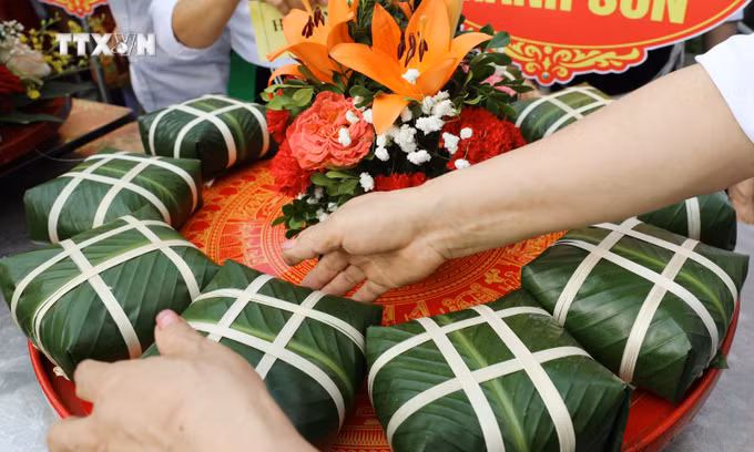 vna_potal_soi_noi_hoi_thi_goi_nau_banh_chung_gia_banh_giay_dip_gio_to_hung_vuong_7324665.jpg
