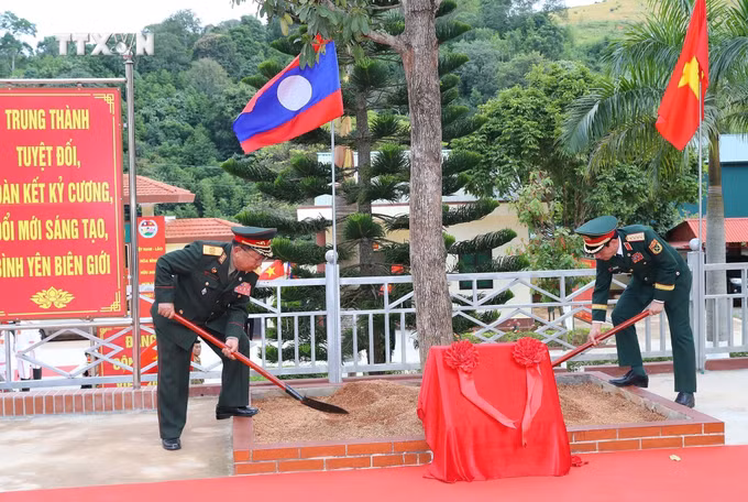 vna_potal_giao_luu_huu_nghi_quoc_phong_bien_gioi_viet_nam_-_lao_lan_thu_hai_7664964.jpg