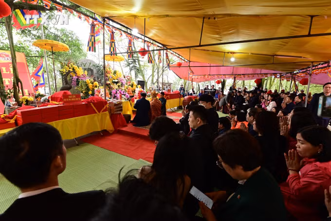 vna_potal_van_hoa_soi_duong_le_te_troi_dat_tren_nui_ngu_nhac_7242655.jpg