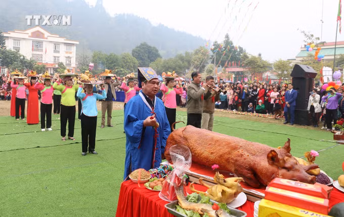 vna_potal_doc_dao_hoi_xuong_dong_cua_nguoi_giay_lao_cai_6567948.jpg