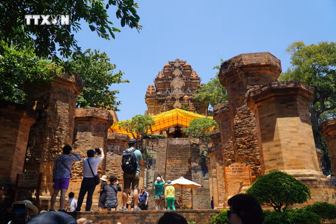 vna_potal________________________________phat_huy_van_hoa_dac_sac_qua_le_hoi_thap_ba_ponagar_7351126.jpg