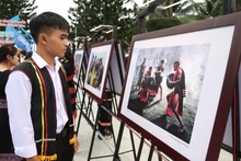Triển lãm ảnh 'Sắc màu các dân tộc Việt Nam'