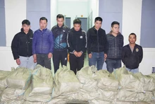 Biên phòng Lạng Sơn phát hiện 77 bao tải chứa hơn 1 tấn xúc xích nhập lậu