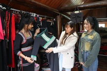 Đặt phụ nữ làm trung tâm phát triển kinh tế bền vững