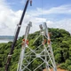 Công nhân PTC3 lắp dựng tại vị trí cột 21 địa bàn huyện Quỳnh Lưu (Nghệ An) đoạn Quỳnh Lưu-Thanh Hóa. Ảnh: Huy Hùng – TTXVN
