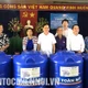Tặng bồn trữ nước giúp người dân khó khăn vượt qua hạn mặn