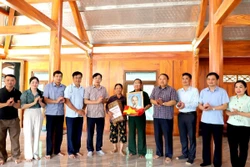 Những mái ấm giữa đá núi biên cương