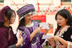 Những 'bông hoa' núi rừng gửi trọn niềm tin vào lá phiếu giữa lòng Thủ đô