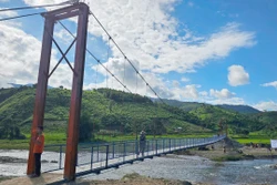 Niềm vui có cây cầu mới của người dân vùng khó khăn