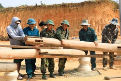 Bộ đội Cụ Hồ giúp người dân vùng thiên tai an cư tại nơi ở mới
