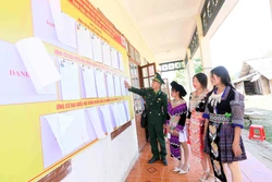 Tuyên truyền về ngày hội lớn của đất nước đến đồng bào nơi phên giậu Tổ quốc