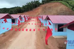 Khánh thành, bàn giao nhà ở cho người dân Điện Biên 