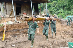 Tình quân dân trong vùng lũ Điện Biên