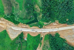 Thi đua 100 ngày đêm thông tuyến cao tốc Hữu Nghị - Chi Lăng và Đồng Đăng - Trà Lĩnh