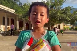 Trung thu muộn cho trẻ em vùng cao 
