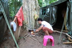 Trao tặng 10 tấn gạo cho các hộ nghèo, khó khăn tại xã biên giới Nhôn Mai