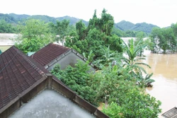 Nghệ An: Lũ lớn dâng cao, hàng trăm hộ dân bị ngập lụt, nhiều bản làng bị cô lập