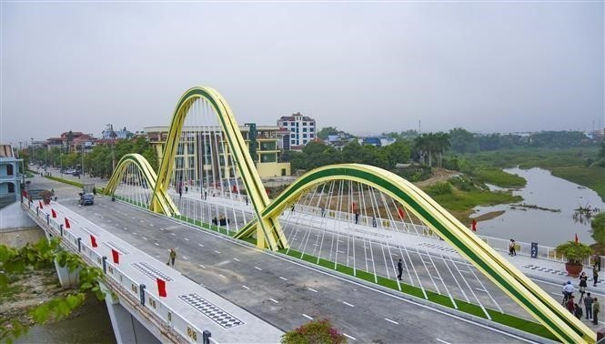 Ngày 1/11/2023, UBND thành phố Điện Biên Phủ tổ chức Lễ thông xe cầu Thanh Bình. Đây là công trình chào mừng Kỷ niệm 70 năm Chiến thắng lịch sử Điện Biên Phủ (7/5/1954 – 7/5/2024). Ảnh: Xuân Tư/ TTXVN dienbien-14.jpg