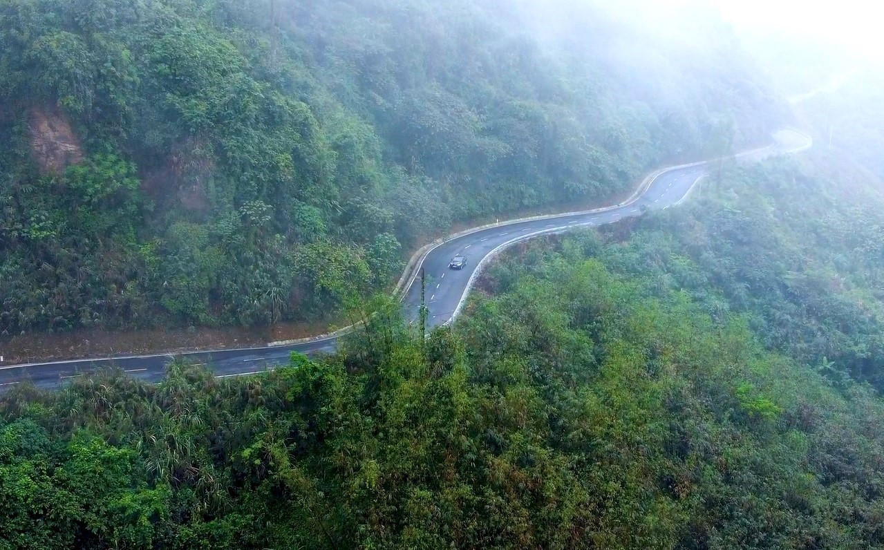 Đèo Lũng Lô huyền thoại được biết đến là nơi “anh hò chị hát” trong chiến dịch Điện Biên Phủ chấn động địa cầu. Ảnh: Tuấn Anh/TTXVN dienbien-5.jpg