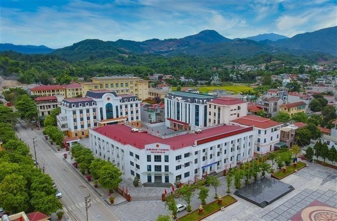 Khu hành chính thành phố Điện Biên Phủ được xây dựng khang trang, xứng đáng trở thành đô thị loại II văn minh và hiện đại của khu vực Tây Bắc. Ảnh: Xuân Tư/TTXVN dienbien-2.jpg