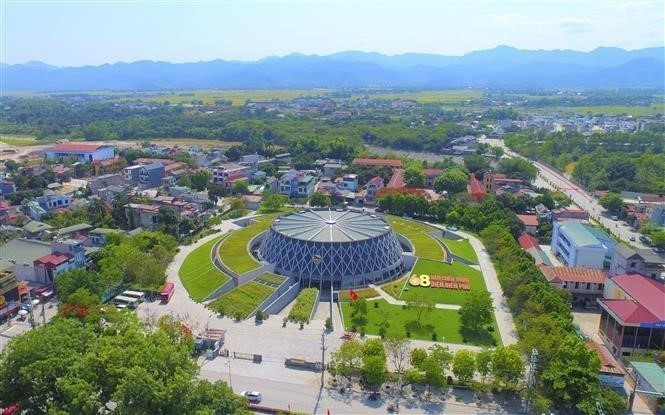 Bảo tàng Điện Biên Phủ - nơi tôn vinh giá trị lịch sử của chiến thắng "lừng lẫy 5 châu, chấn động địa cầu" là một trong những điểm đến thu hút khách du lịch trong nước và quốc tế. Ảnh: Xuân Tư /TTXVN dienbien-13.jpg