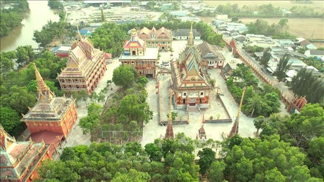 Chùa Ghositaram là một trong những ngôi chùa Phật giáo Nam tông đẹp và có kiến trúc độc đáo của đồng bào Khmer tỉnh Cà Mau. ca-mau2.jpg