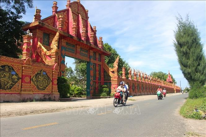 Đường về phum sóc chùa Ghositaram. ca-mau6.jpg