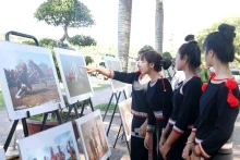 Triển lãm ảnh nghệ thuật 'Sắc màu các dân tộc Việt Nam'