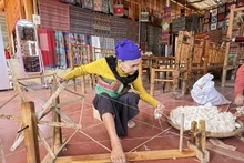 Dệt văn hóa Thái trên những khung cửi Pù Luông