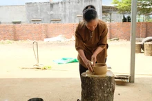 Miệt mài bảo tồn nghề gốm Churu
