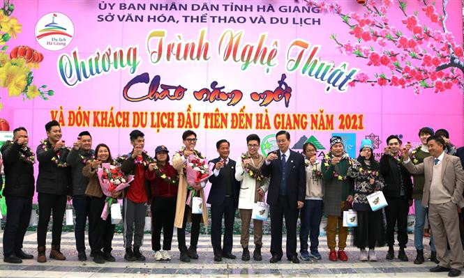 Hà Giang đón những du khách “xông đất” đầu tiên 